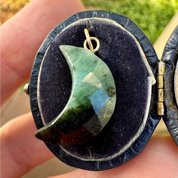 8.00ctw solid 14k yellow gold genuine emerald moon pendant - Picture 5 of 14